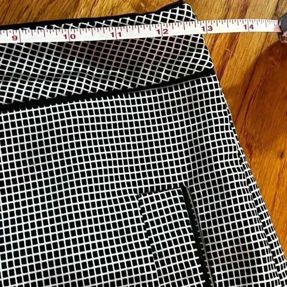ZARA BASICS WOMENS BLACK BLACK/WHITE DRESS SHORTS SIZE M EUC - Picture 3 of 11